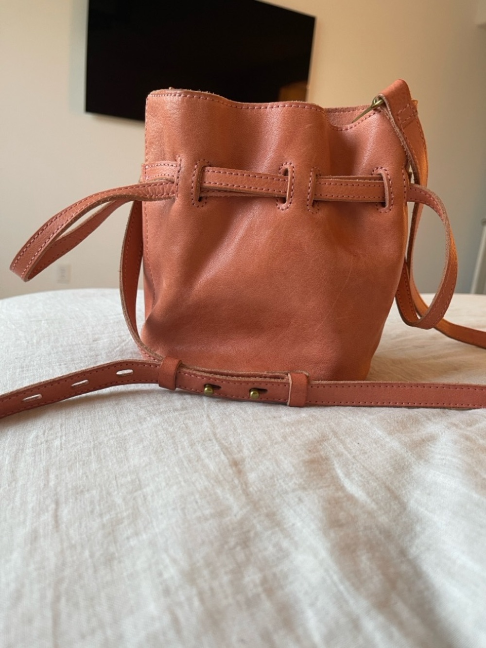 Madewell Leather Bucket Crossbody Bag in Cognac Brown